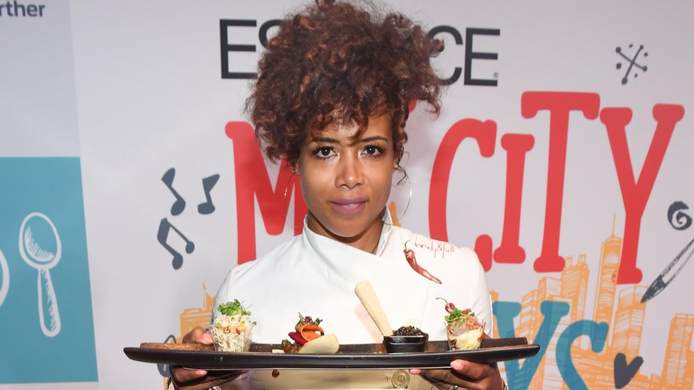 Kelis holding a plate of her cooking