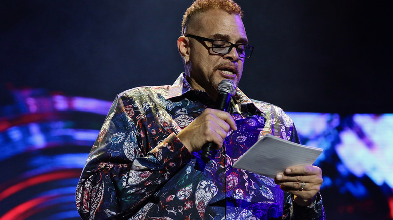 Sinbad reading something onstage