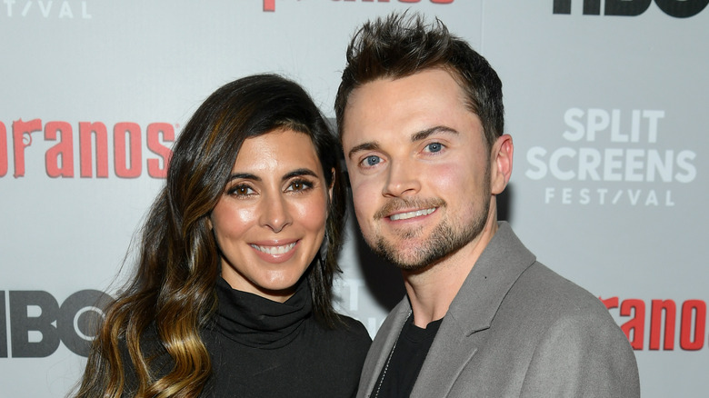 Jamie-Lynn Sigler and Robert Iler smiling