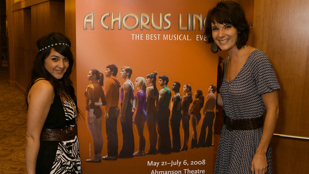 Alisan Porter posing for cameras