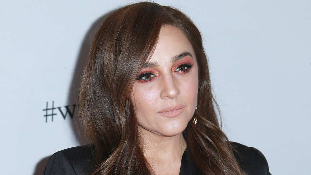 Alisan Porter posing for camera