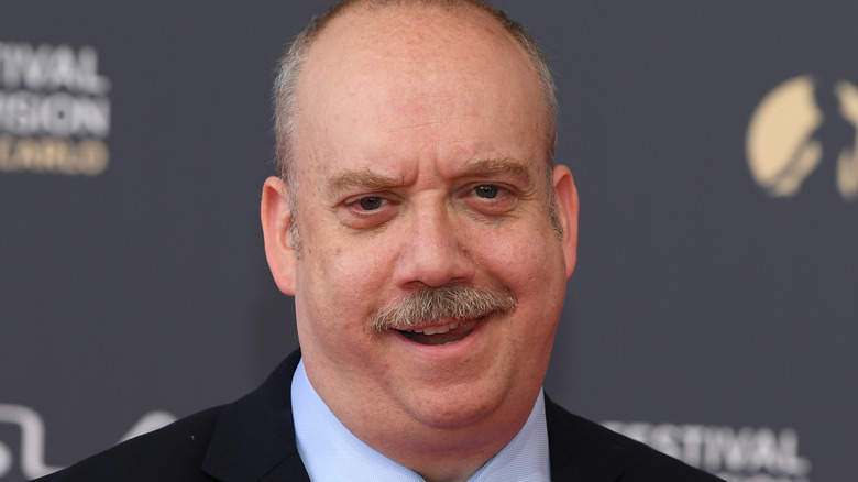 Paul Giamatti smirking