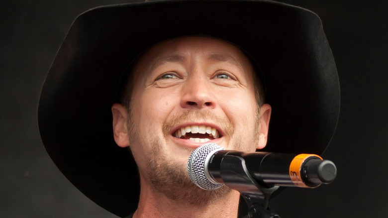 Paul Brandt performing