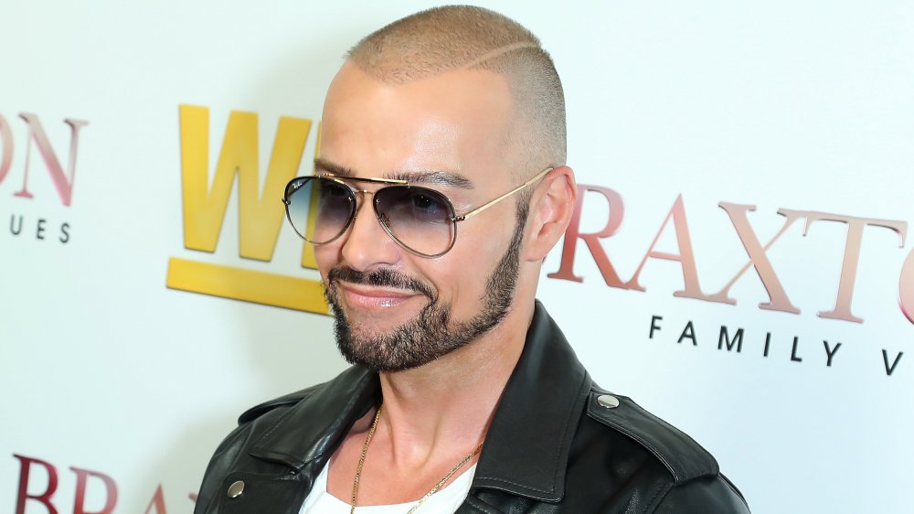 Joey Lawrence with shaved head and aviators