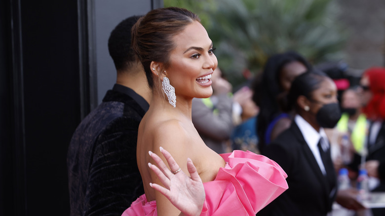 Chrissy Teigen waving goodbye