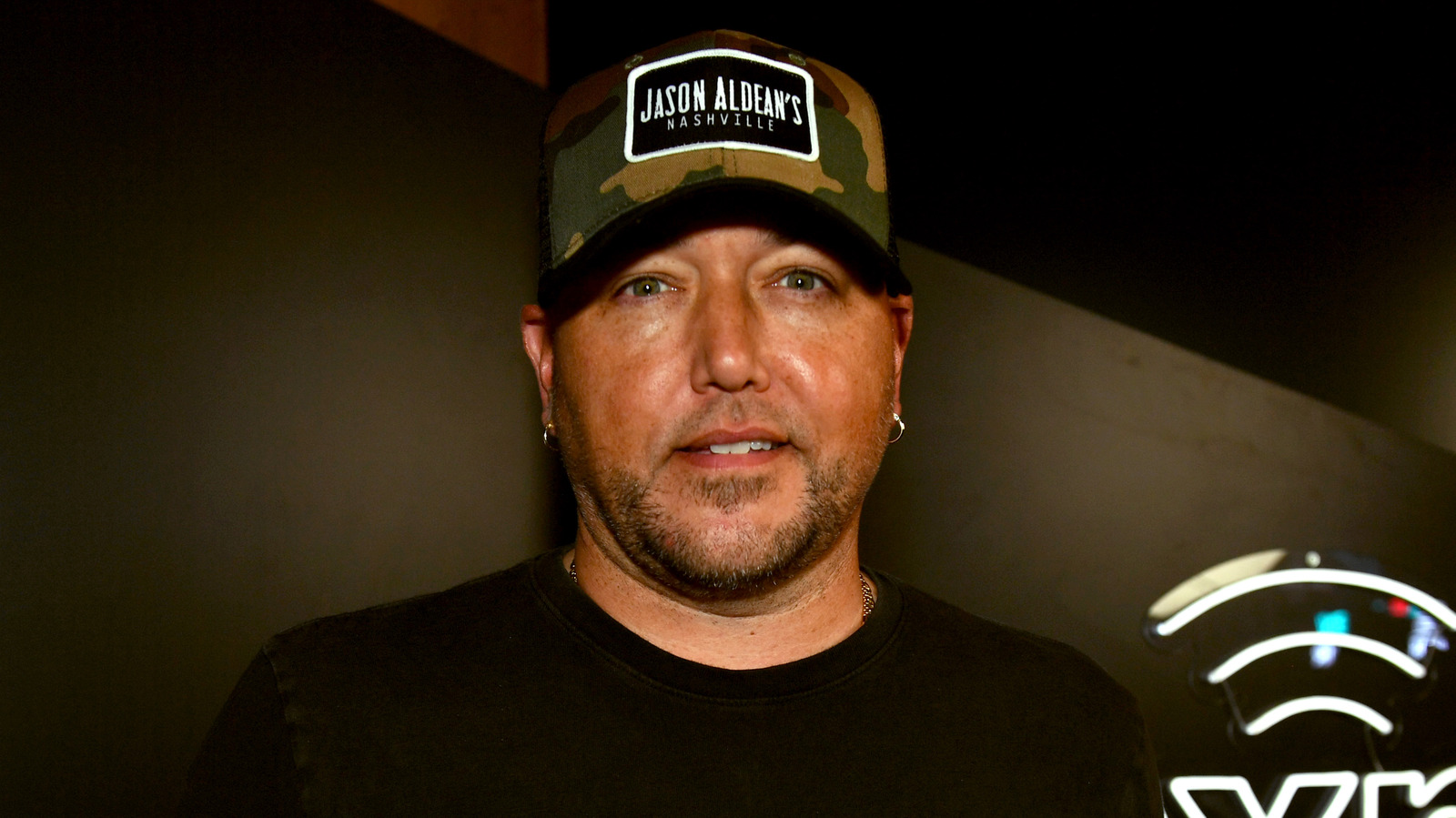 what-s-the-real-meaning-behind-try-that-in-a-small-town-by-jason-aldean