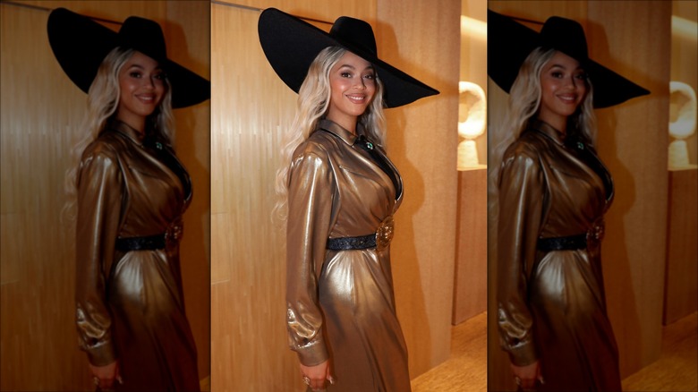 Beyonce in large cowboy hat