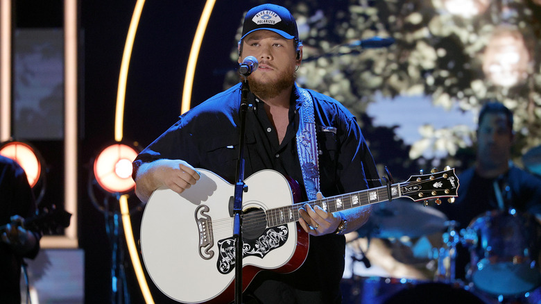 Luke Combs performing