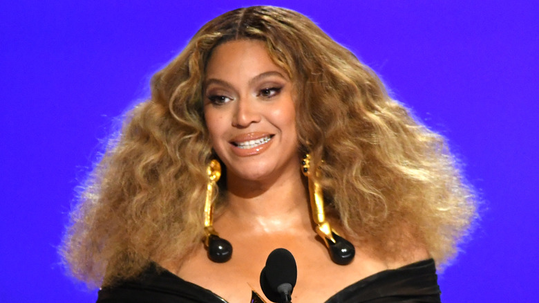 Beyoncé smiling on-stage