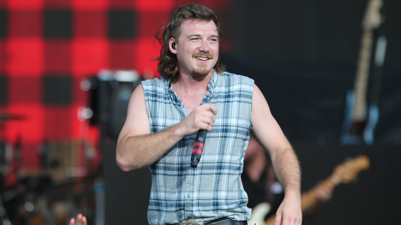 Morgan Wallen wearing sleeveless shirt