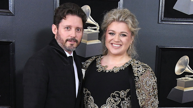 Kelly Clarkson and Brandon Blackstock posing