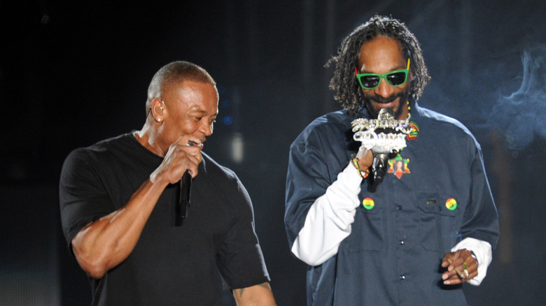 Dr. Dre performing with Snoop Dogg