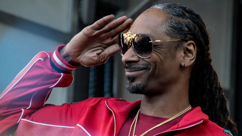 Snoop Dog salute 