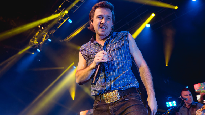 Morgan Wallen singing on stage