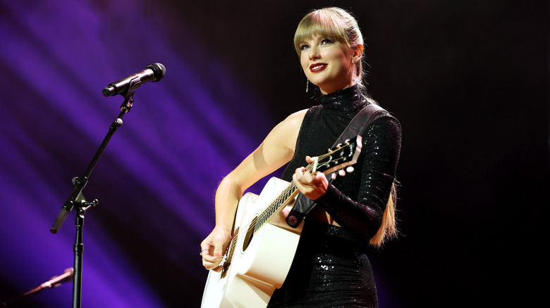 Taylor Swift playing guitar