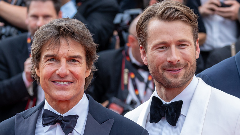 Tom Cruise and Glen Powell wearing tuxedos 