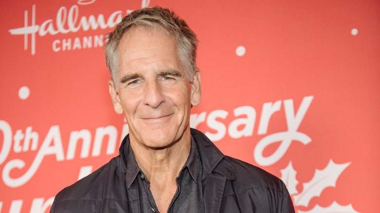 Scott Bakula poses in a black jacket in 2020.