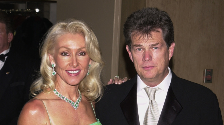 David Foster poses with Linda Thompson