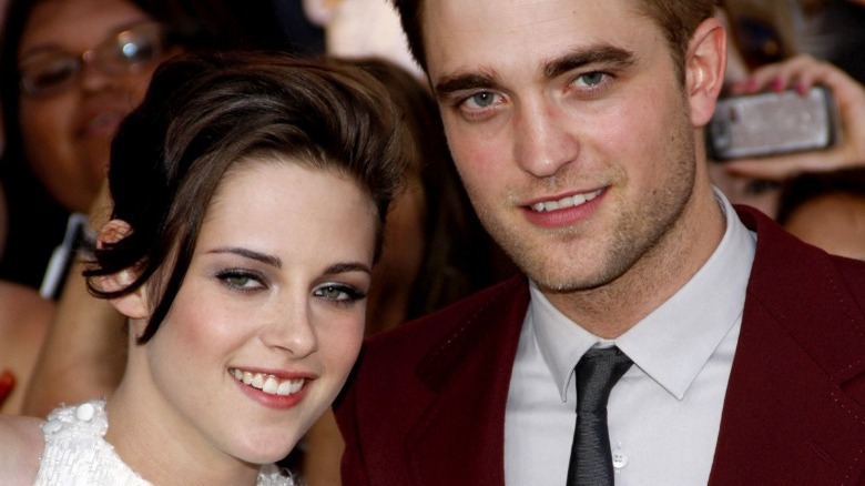 Kristen Stewart and Robert Pattinson posing