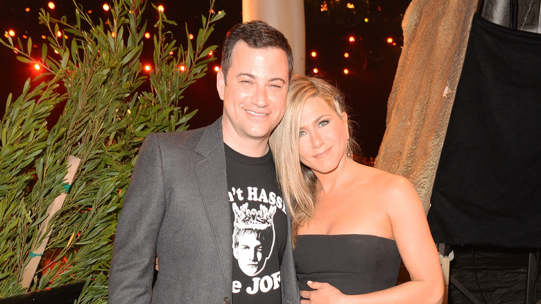 Jennifer Aniston and Jimmy Kimmel pose