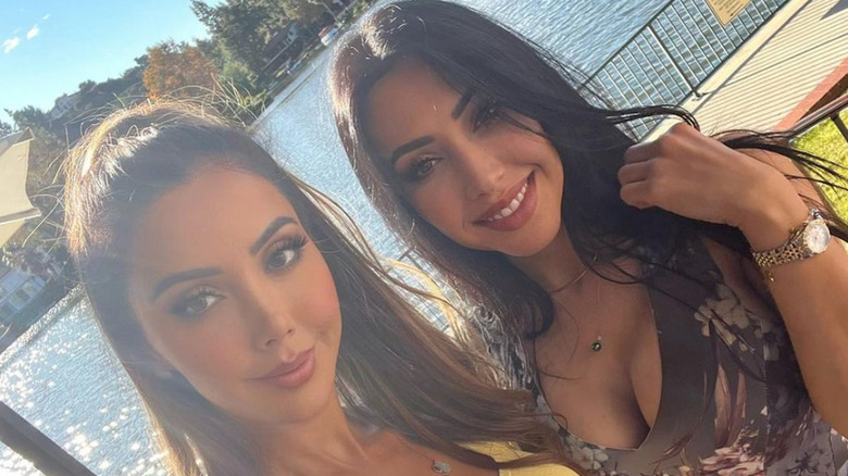 Fay and Maddie Asghari pose for a selfie