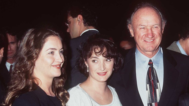 Gene Hackman smiling with daughters Elizabeth and Leslie