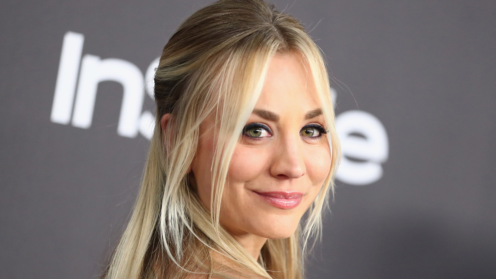 Kaley Cuoco posing on the red carpet