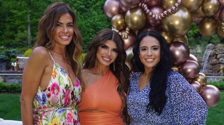 Teresa Giudice, Veronica Ruelas, Jennifer Ruelas posing