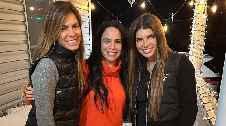 Teresa Giudice, Veronica Ruelas, Jennifer Ruelas posing