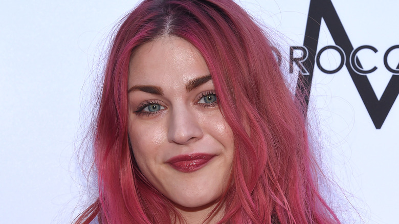 Frances Bean Cobain poses in pink hair