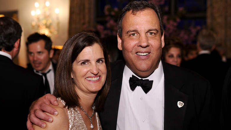 Chris Christie arm around wife Mary Pat