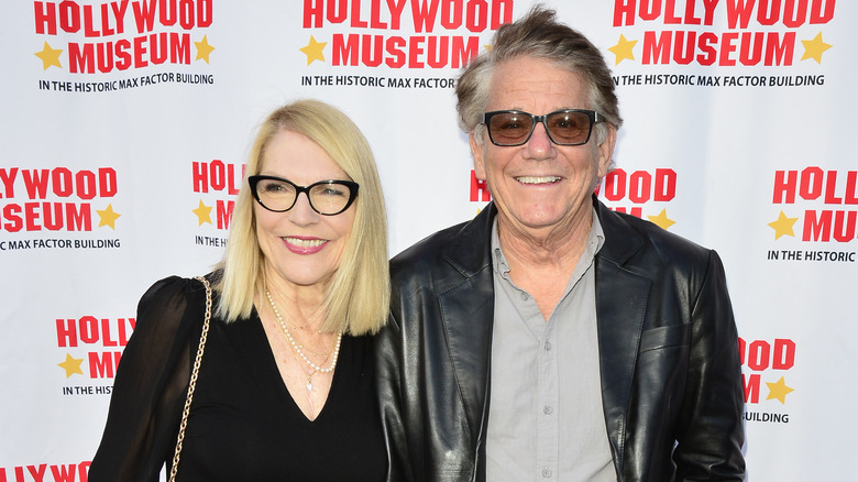 Sharon MaHarry and Anson Williams pose on the red carpet