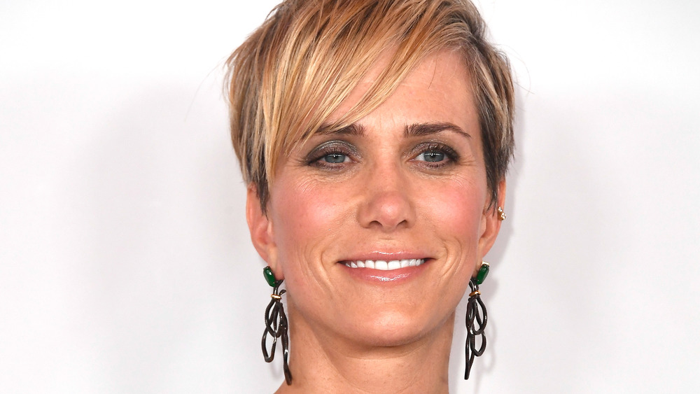 Kristen Wiig sports a pixie cut