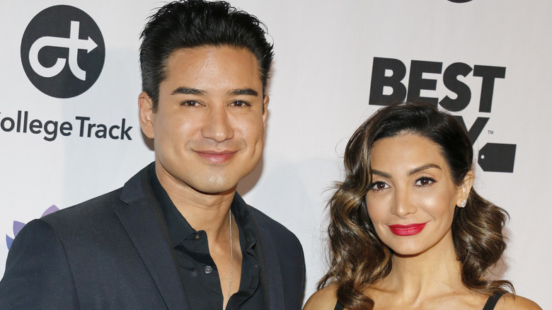 Mario Lopez and Courtney Laine Mazza on the red carpet