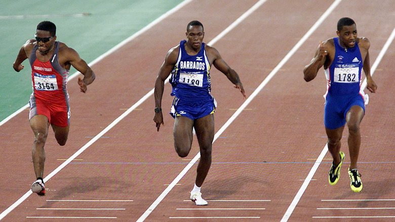 Obadele Thompson running between competitors