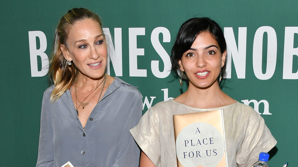 Fatima Farheen Mirza and Sarah Jessica Parker posing