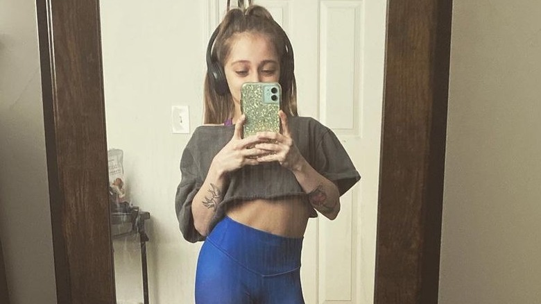 Shauna Rae in workout clothes