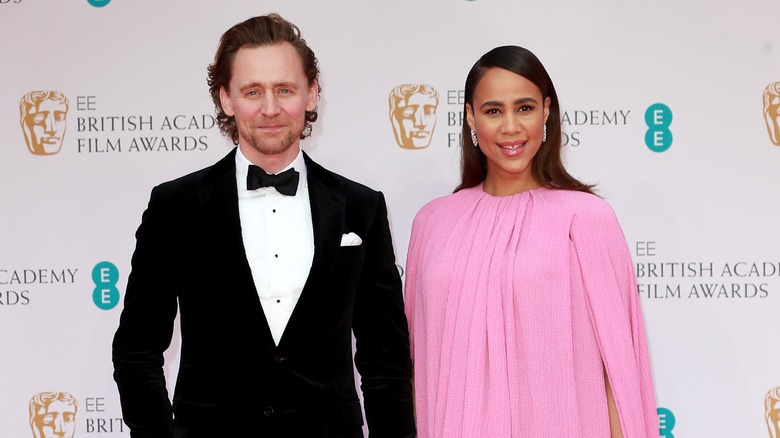 Tom Hiddleston, Zawe Ashton posing