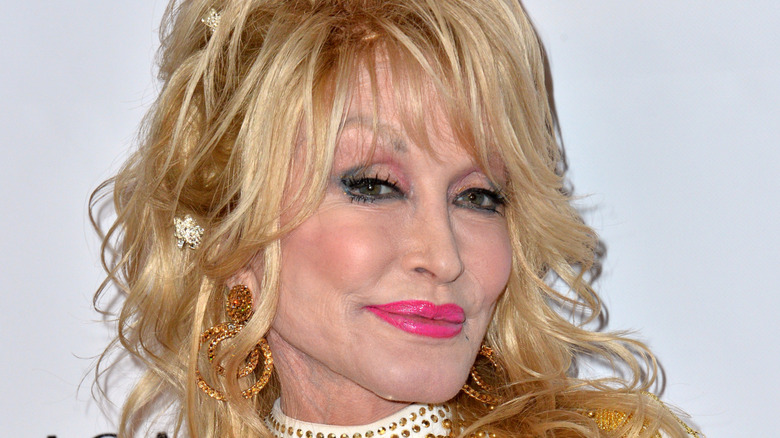 Dolly Parton posing