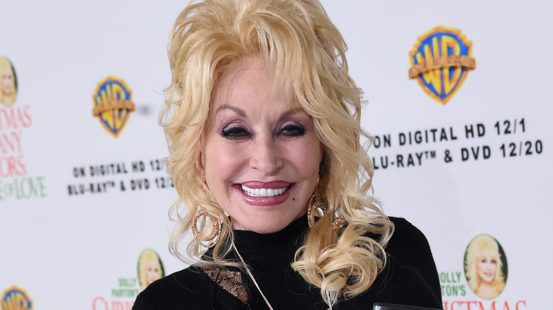 Dolly Parton smiling at movie premiere