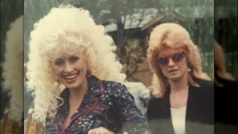 Dolly Parton and Judy Ogle walking outside