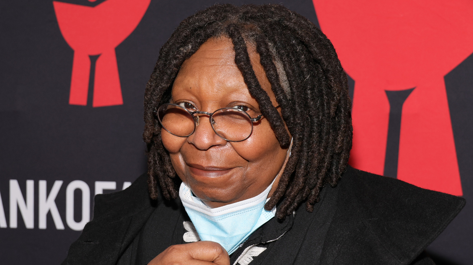 Whoopi Goldberg Takes Miranda Lambert S Side On The View After Singer S Shady Selfie Remarks