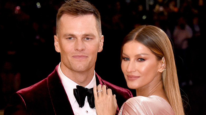 Tom Brady and Gisele Bündchen posing