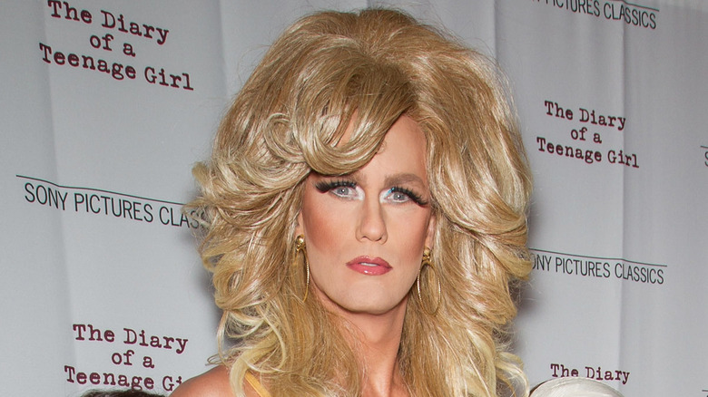 Alexander Skarsgård in drag