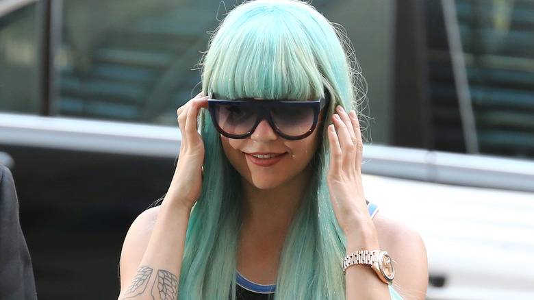 Amanda Bynes with sunglasses