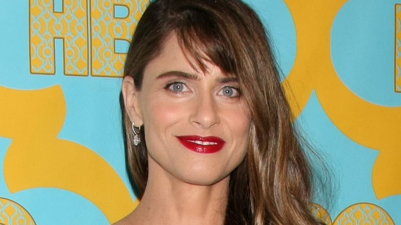 Amanda Peet posing