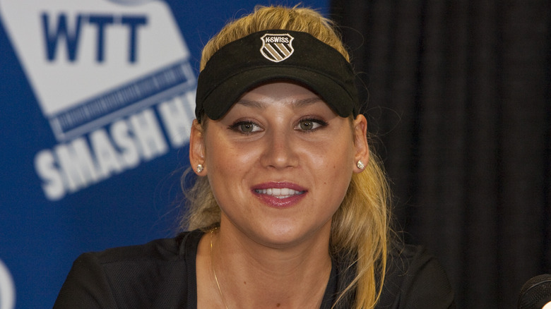 Anna Kournikova wearing black KSwiss visor