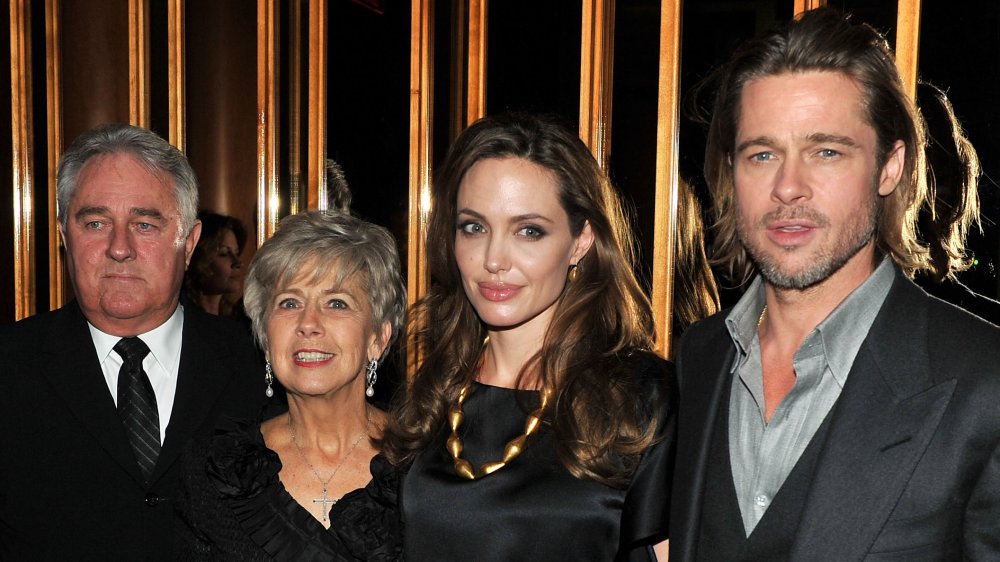 Angelina Jolie and Brad Pitt pose with William Pitt and Jane Pitt 