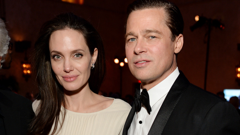 Angelina Jolie and Brad Pitt posing