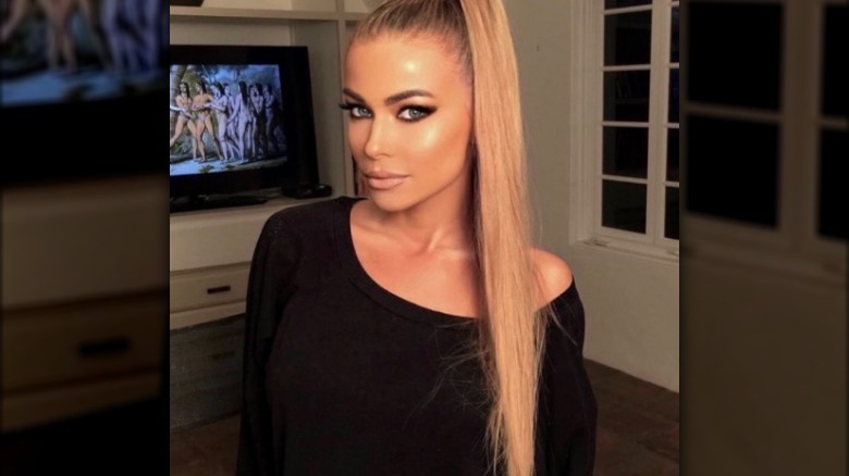 Carmen Electra posing